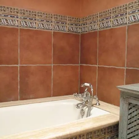 Sleeps 4 Pool Wifi Apartment Uga
