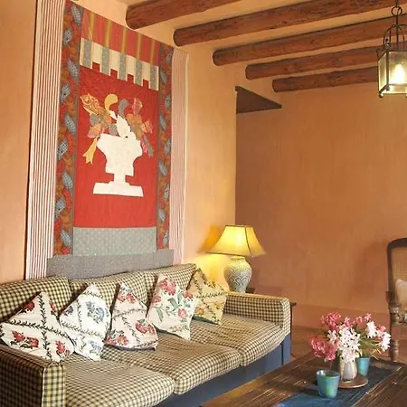Sleeps 4 Pool Wifi Apartment