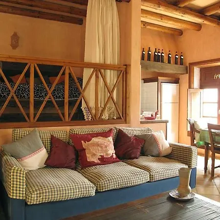 Sleeps 4 Pool Wifi Apartment